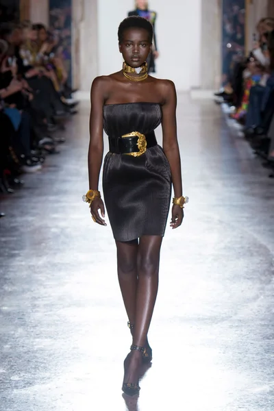 Look 15